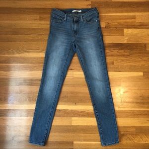 Medium Wash Levi’s 711 Skinny Jeans Sz26 EUC